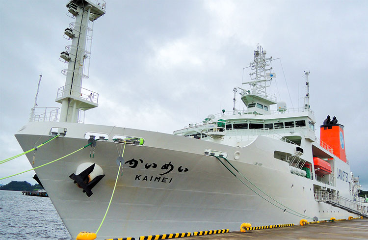 海洋研究開発機構の海底広域研究船「かいめい」＝山本智之撮影