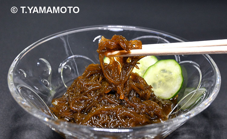オキナワモズクの酢の物＝山本智之撮影