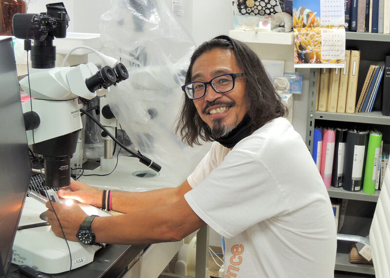 神奈川県三浦市の東京大学大学院理学系研究科附属臨海実験所の幸塚久典さんの写真